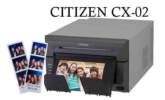 מדפסת סיטיזן CX-02 עם מגירת פלט פתוחה ודוגמאות הדפסות מגנטים לאירוע